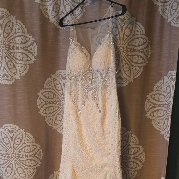 Boho Low Back Wedding Dress - Picture 1 of 13